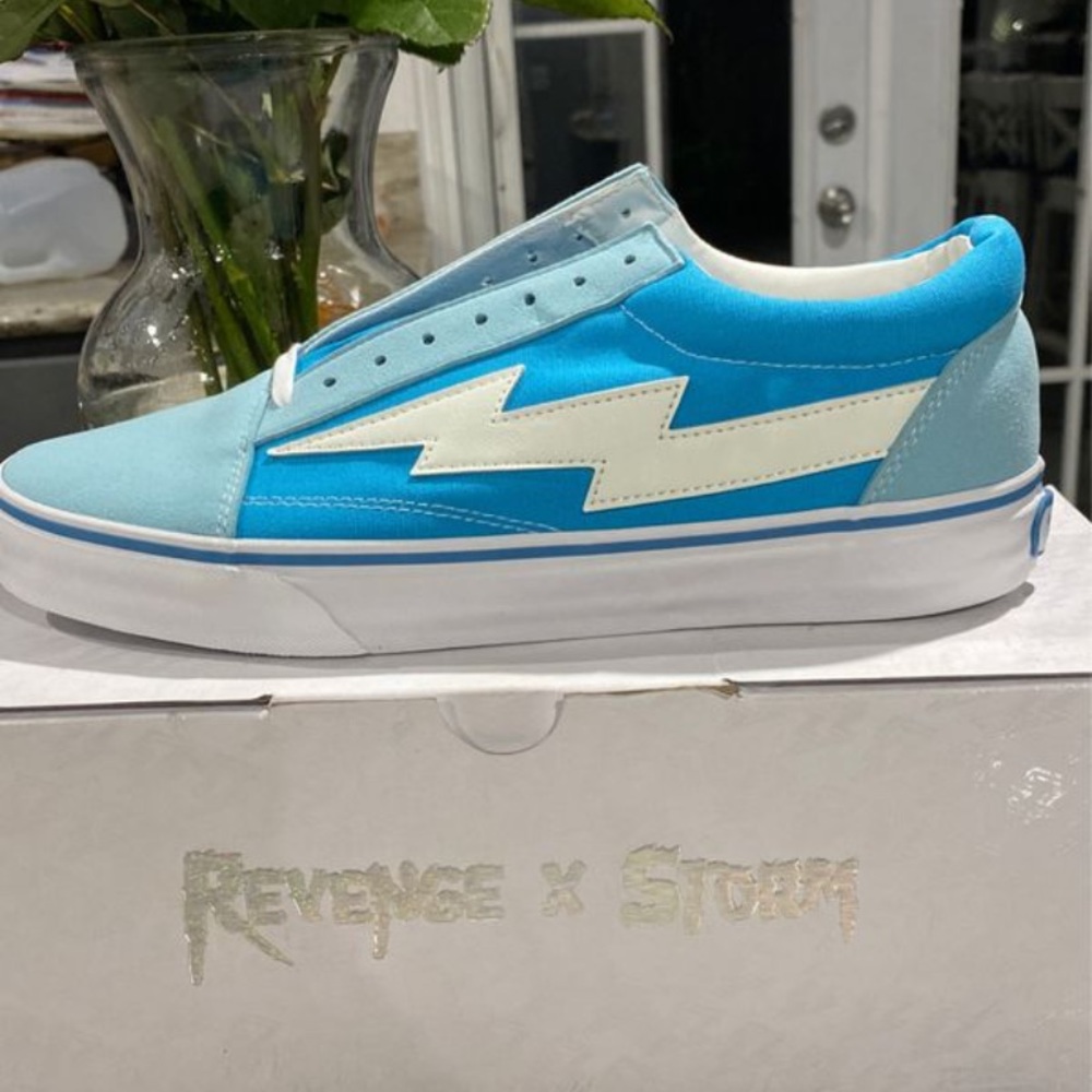 REVENGE STORM, BOLT BLUE
